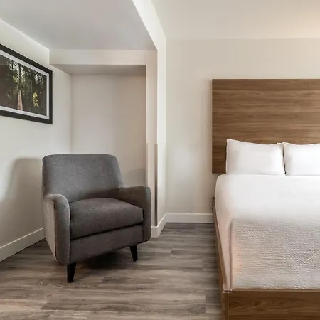 Atrium Hotel Vancouver Exterior photo